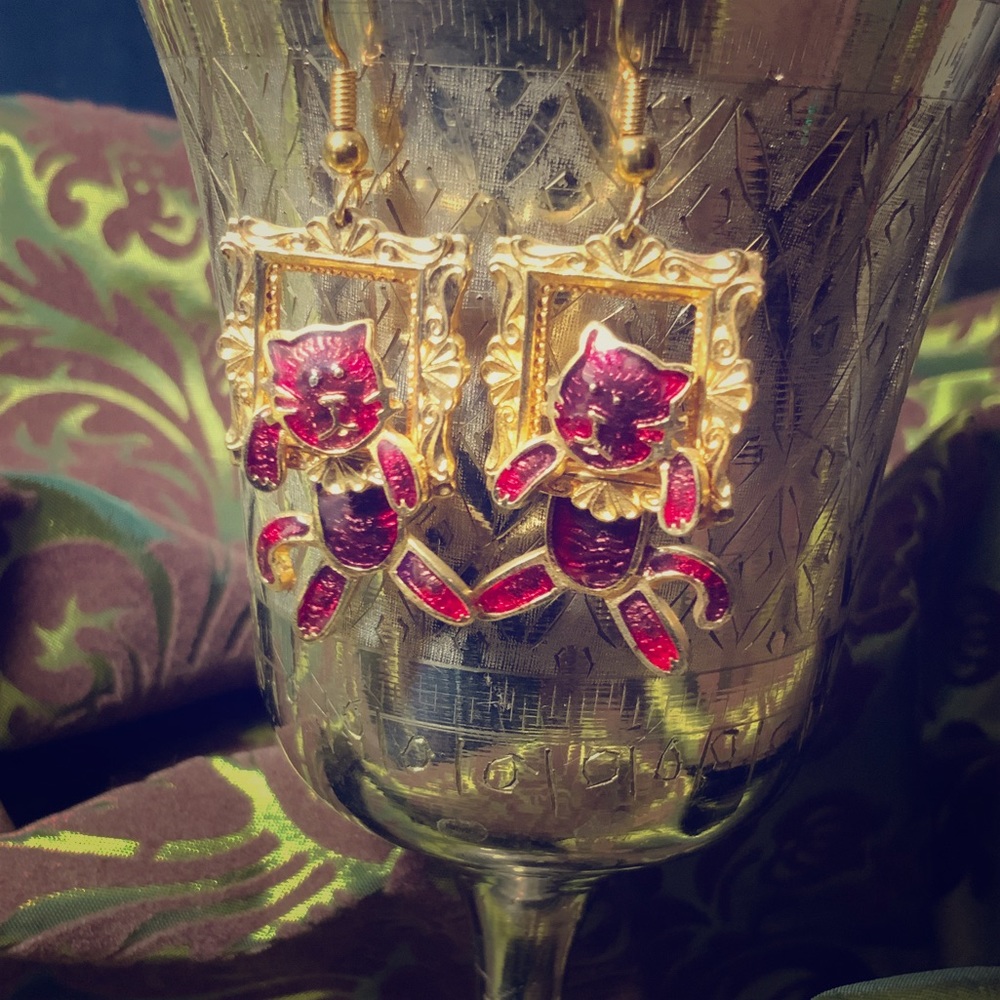 😻 80s cat earrings enamel